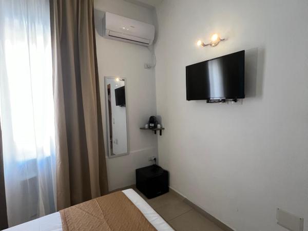 Les Chambres de Françoise Guest House : photo 4 de la chambre petite chambre double