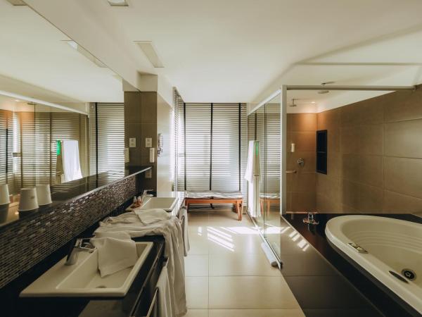 Golden Tulip Natal Ponta Negra : photo 1 de la chambre suite avec jacuzzi