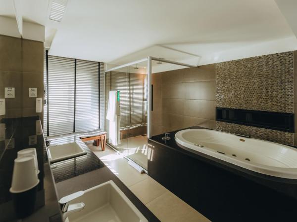 Golden Tulip Natal Ponta Negra : photo 2 de la chambre suite avec jacuzzi