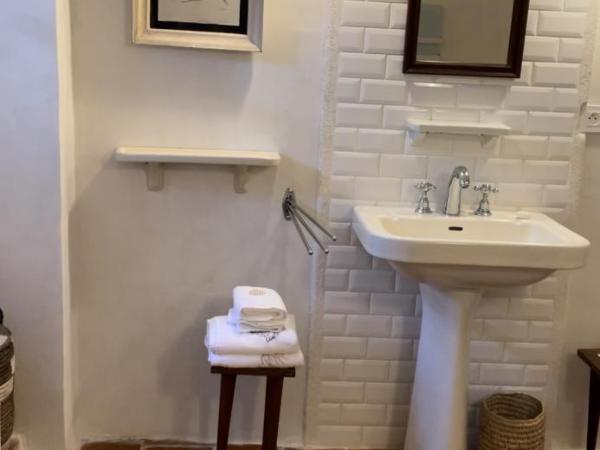 Domaine du Couvent de Saint Julien : photo 6 de la chambre chambre double avec salle de bains privative