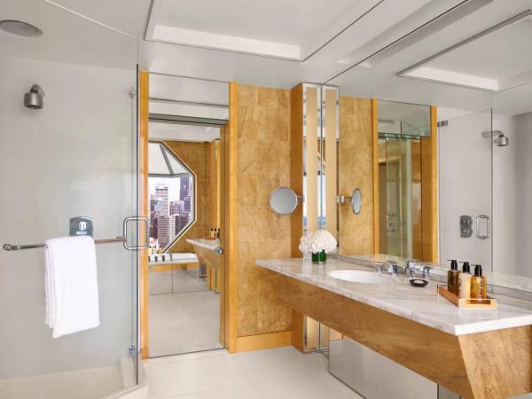 The Ritz-Carlton, Millenia Singapore : photo 6 de la chambre deluxe marina, 1 king bed, marina bay view