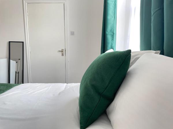 Marroway Shared House : photo 9 de la chambre chambre double avec salle de bains commune