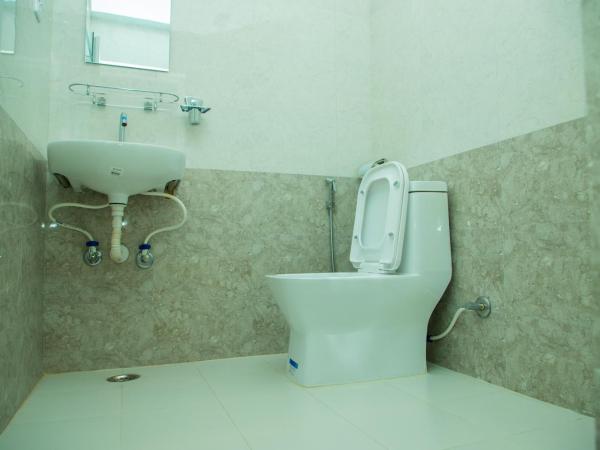 Hotel Pokhara Suites : photo 7 de la chambre chambre double ou lits jumeaux deluxe avec balcon