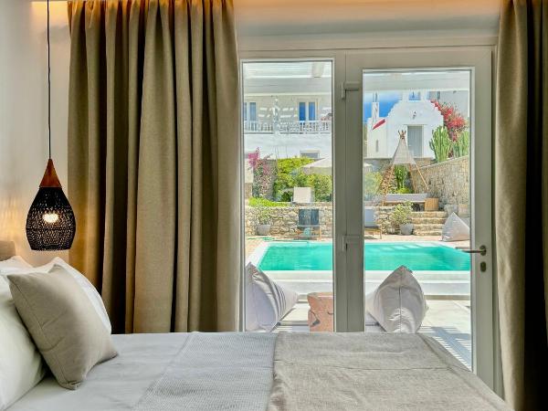 Sofos Suites Mykonos : photo 8 de la chambre suite lit king-size - vue sur piscine