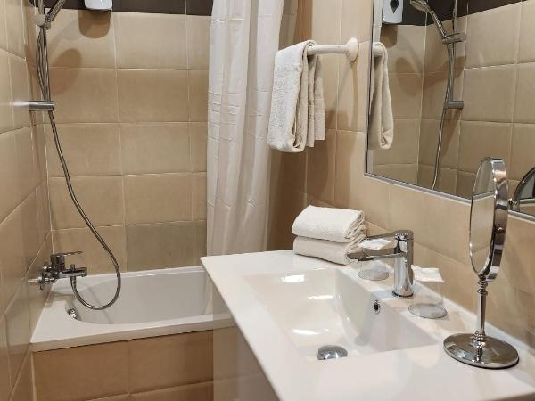 Hôtel Abalone - Centre Gare : photo 7 de la chambre chambre quadruple