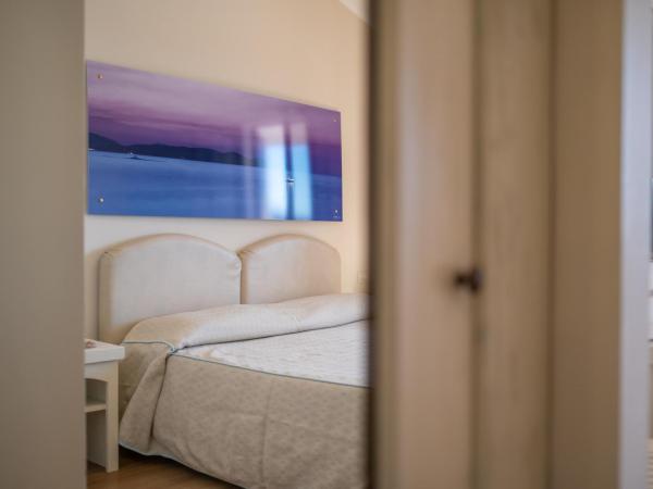 Hotel Punta Negra : photo 2 de la chambre chambre triple - vue sur mer