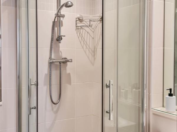 Sky High Ensuite Bedroom in Shared Apartment in Belfast City Centre : photo 8 de la chambre chambre double deluxe - vue sur mer