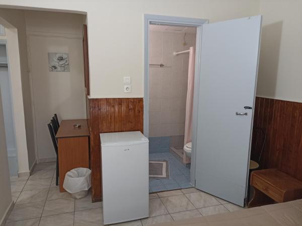 Elite Hotel : photo 4 de la chambre chambre quadruple avec salle de bains