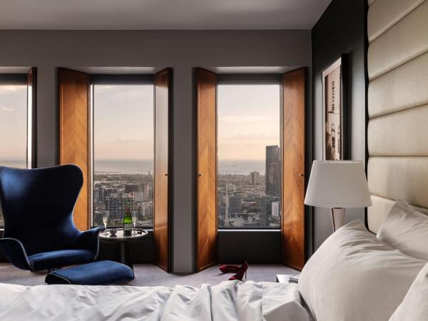 Sofitel Melbourne On Collins : photo 4 de la chambre chambre lit king-size supérieure avec vue sur la baie et la rivière