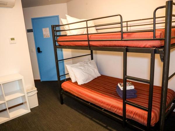 Nomads St Kilda : photo 1 de la chambre chambre lits jumeaux avec salle de bains privative