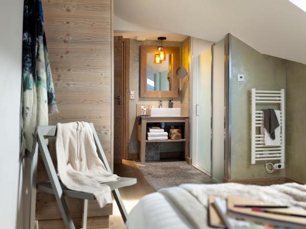 Résidence Pierre & Vacances Premium L'Hévana : photo 5 de la chambre appartement 3 chambres avec cheminée et sauna (8 personnes)