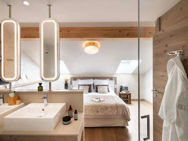 Résidence Pierre & Vacances Premium L'Hévana : photo 3 de la chambre appartement 3 chambres avec cheminée et sauna (8 personnes)