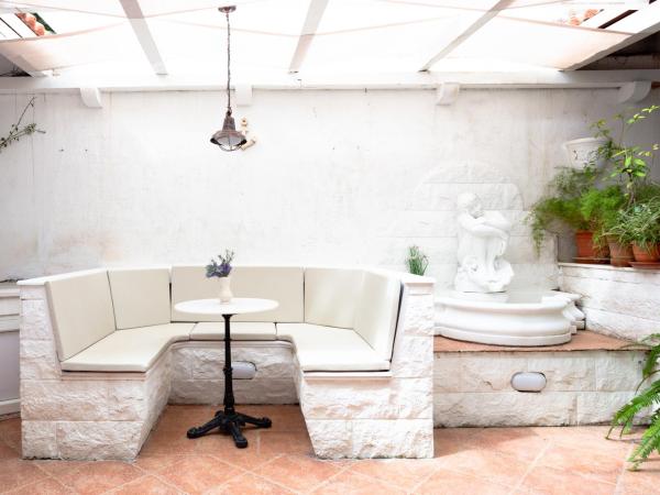 Orsan Residence : photo 3 de la chambre studio avec terrasse