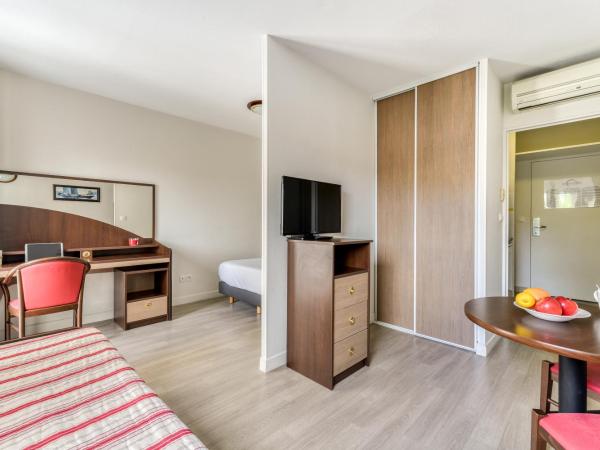 Zenitude Hôtel-Résidences Béziers Centre : photo 3 de la chambre studio triple supérieur