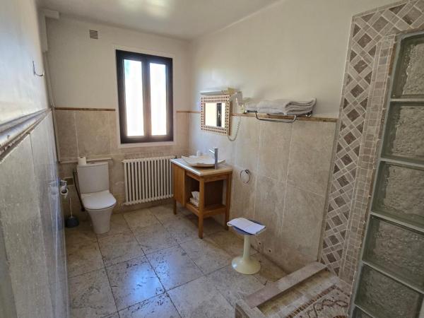 Auberge les Aromes : photo 3 de la chambre chambre familiale (4 adultes) 