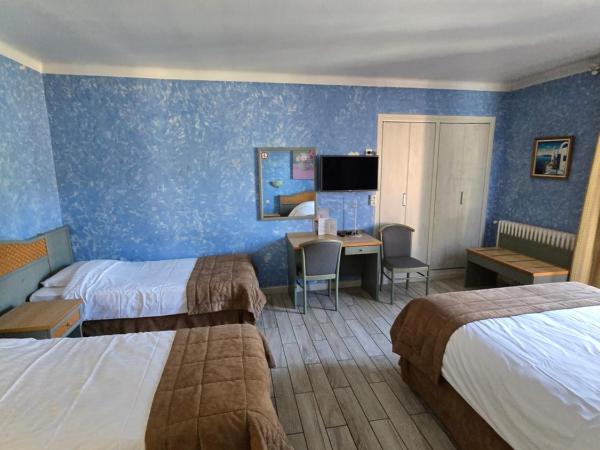 Auberge les Aromes : photo 5 de la chambre chambre familiale (4 adultes) 