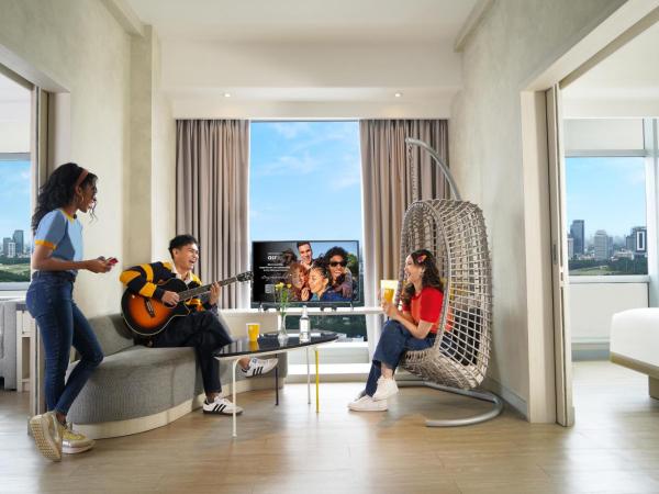 YELLO Hotel Harmoni : photo 7 de la chambre yello family suite room
