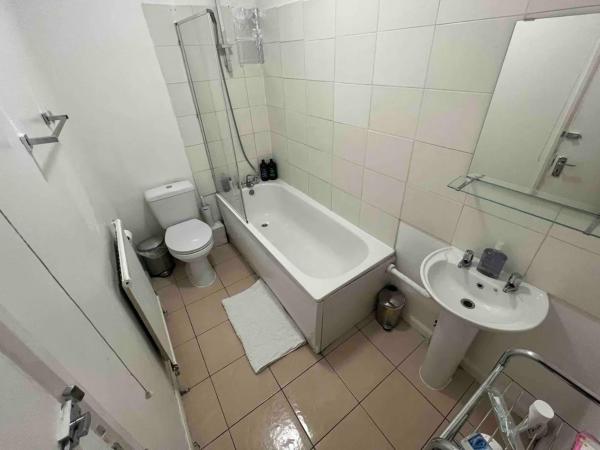 St Pancras Private Rooms : photo 8 de la chambre chambre double avec salle de bains commune