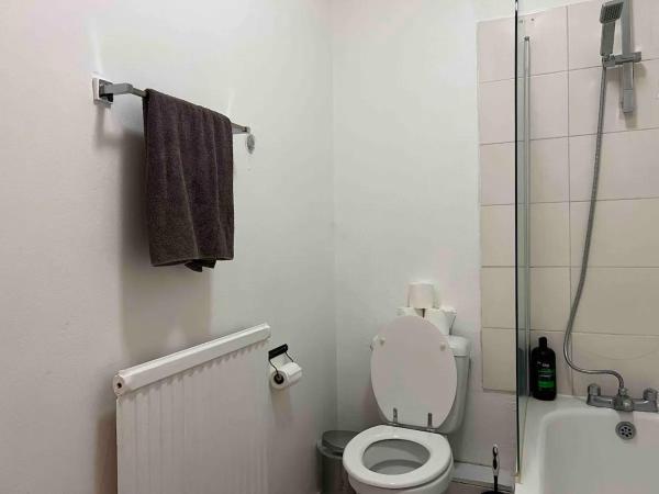 St Pancras Private Rooms : photo 10 de la chambre chambre double avec salle de bains commune