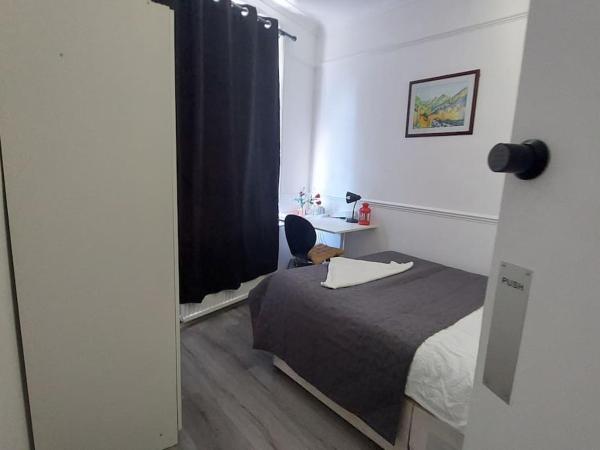 St Pancras Private Rooms : photo 5 de la chambre chambre double avec salle de bains commune