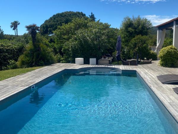 Villa 55 : photo 9 de la chambre chambre double - vue sur jardin