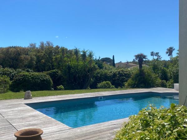 Villa 55 : photo 5 de la chambre chambre double - vue sur jardin