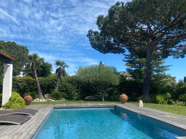 Villa 55 : photo 7 de la chambre chambre double - vue sur jardin