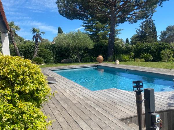 Villa 55 : photo 6 de la chambre chambre double - vue sur jardin