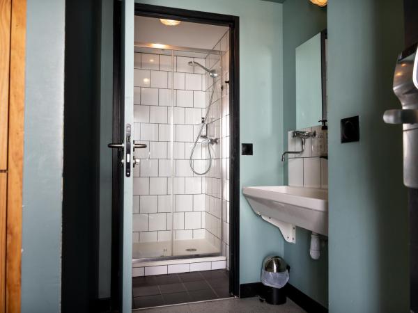 Eklo Bordeaux Centre Bastide : photo 4 de la chambre lit dans dortoir pour hommes de 6 ou 8 lits - sans climatisation
