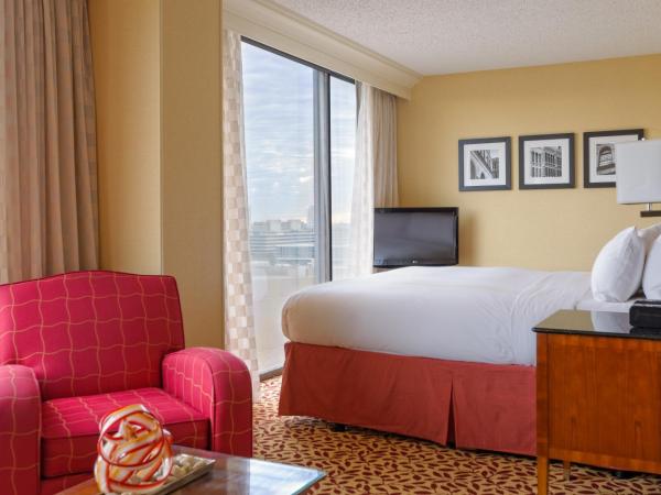 Houston Marriott West Loop by The Galleria : photo 2 de la chambre chambre lit king-size - Étage supérieur
