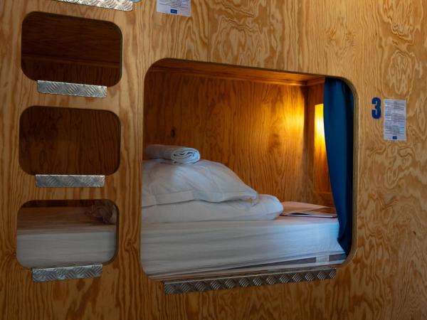 Eklo Bordeaux Centre Bastide : photo 3 de la chambre dortoir privé sans climatisation
