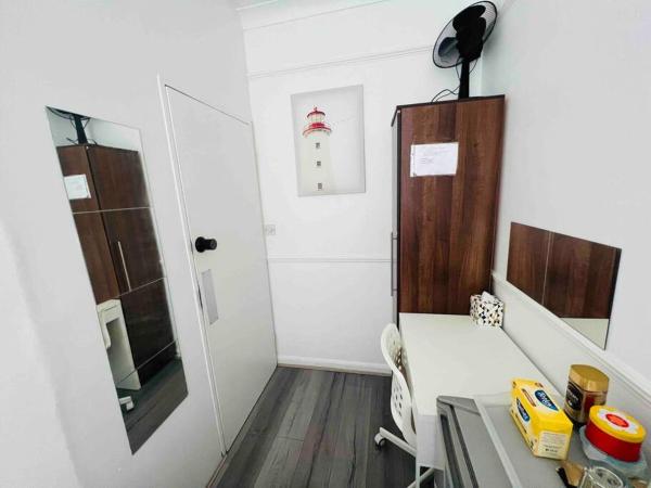 St Pancras Private Rooms : photo 3 de la chambre chambre double avec toilettes communes