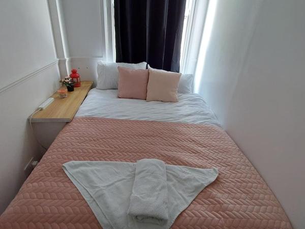 St Pancras Private Rooms : photo 4 de la chambre chambre double avec toilettes communes