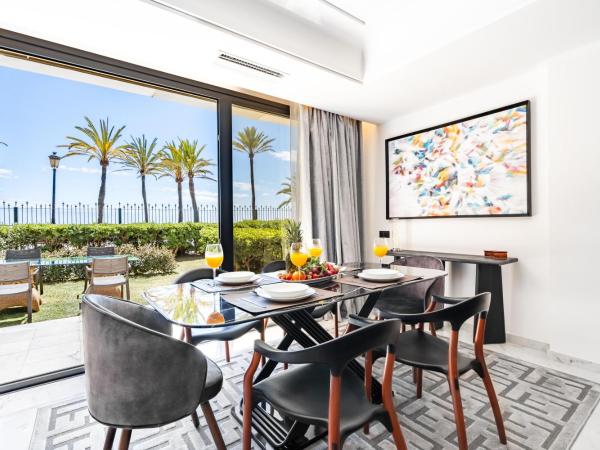 Puerto Banús Beach Apartments : photo 1 de la chambre appartement - vue sur mer