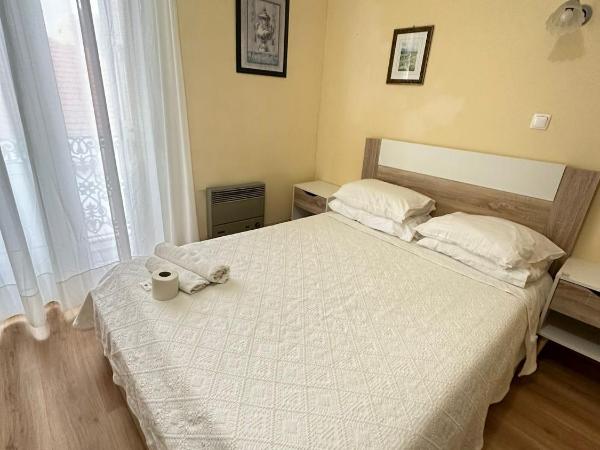 Central Guest House : photo 3 de la chambre chambre double