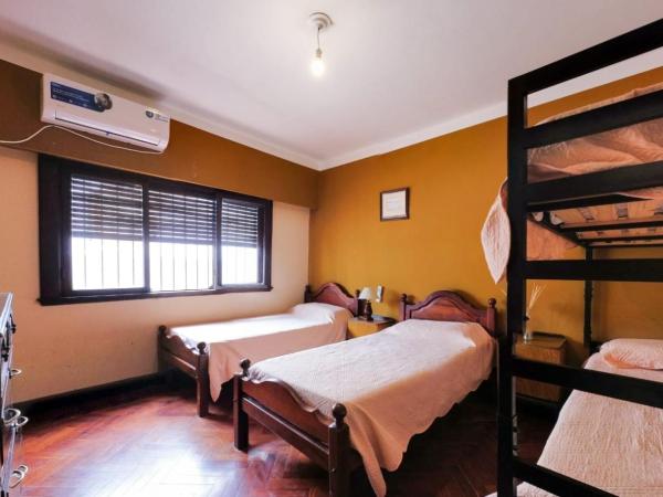 COYA HOSTEL : photo 2 de la chambre chambre quadruple avec salle de bains commune