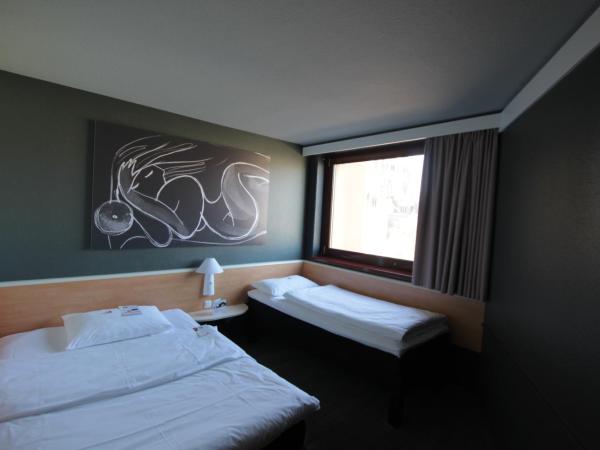 Ibis Wien Mariahilf : photo 5 de la chambre chambre standard avec 1 lit double et 1 lit simple