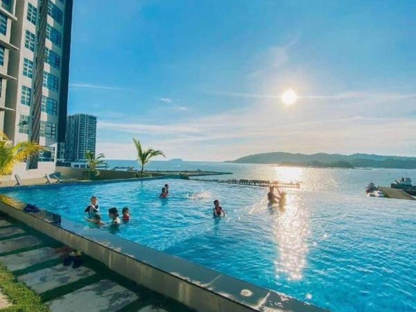Jesselton Quay Kota kinabalu Seaview : photo 6 de la chambre two-bedroom deluxe apartment with ocean view