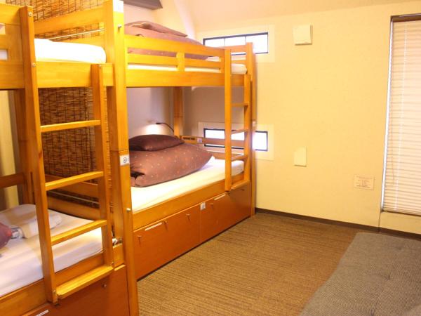 K's House Tokyo Oasis - Quality Hostel in Asakusa : photo 9 de la chambre chambre familiale avec balcon