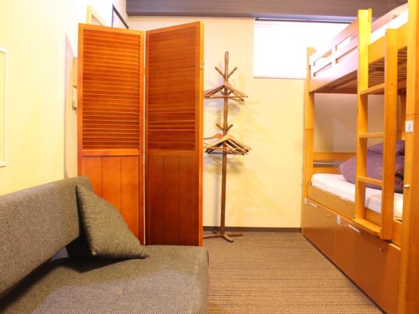 K's House Tokyo Oasis - Quality Hostel in Asakusa : photo 10 de la chambre chambre familiale avec balcon