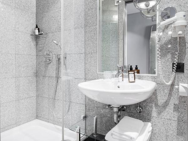 TITANIC Comfort Kurfürstendamm : photo 3 de la chambre chambre lit king-size standard