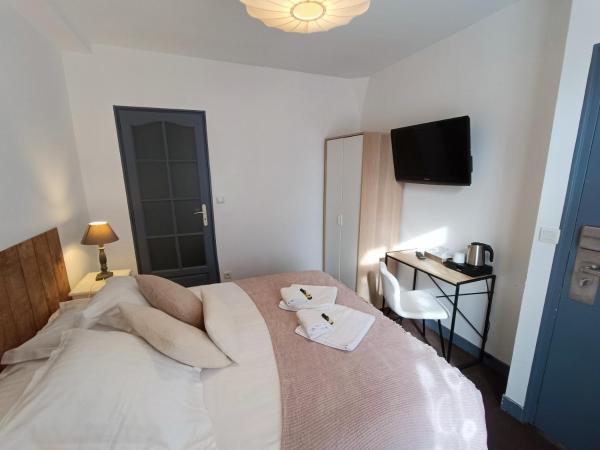 Chambres d'Hôtes La petite Salamandre : photo 1 de la chambre chambre double avec douche