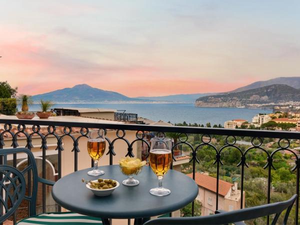 Grand Hotel Capodimonte : photo 3 de la chambre chambre double ou lits jumeaux premier - vue sur mer