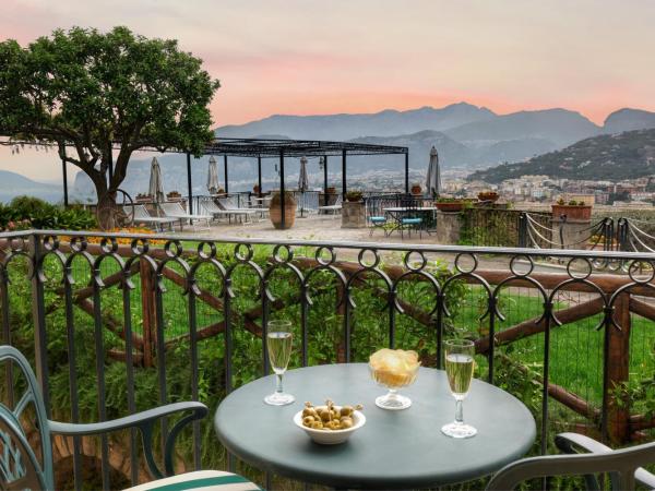 Grand Hotel Capodimonte : photo 7 de la chambre chambre deluxe double ou lits jumeaux