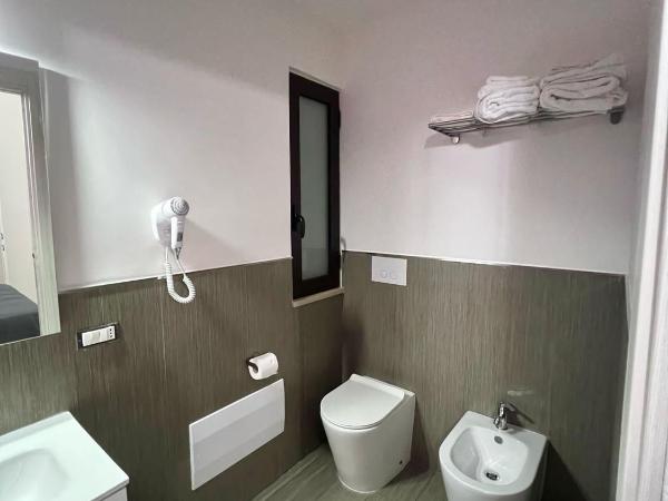 Villa Delle Rose : photo 10 de la chambre chambre double avec salle de bains privative