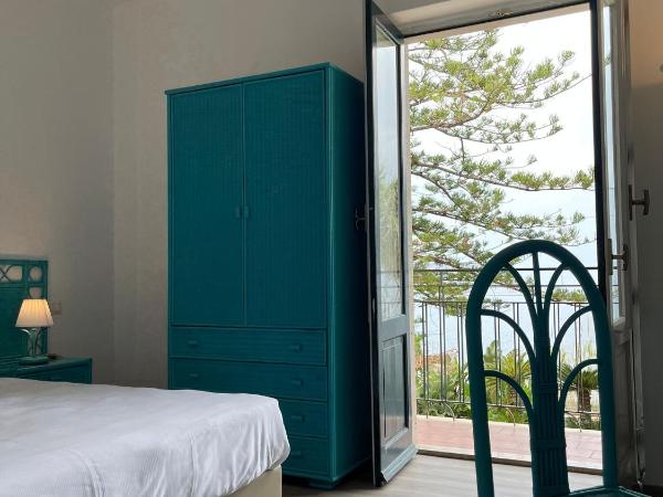 Hotel Baia Delle Sirene : photo 8 de la chambre chambre double ou lits jumeaux supérieure - vue sur mer