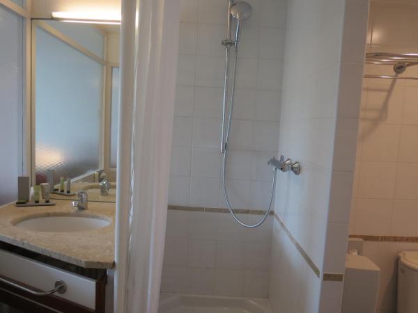 Hôtel Restaurant d'Occitanie : photo 9 de la chambre chambre lits jumeaux