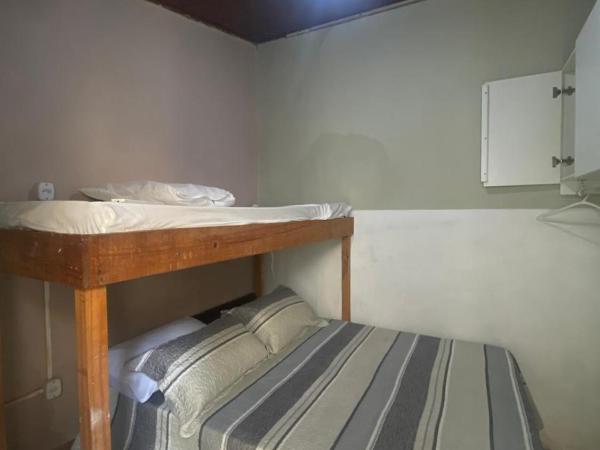 Hostel Sol da Barra : photo 4 de la chambre chambre triple avec salle de bains commune