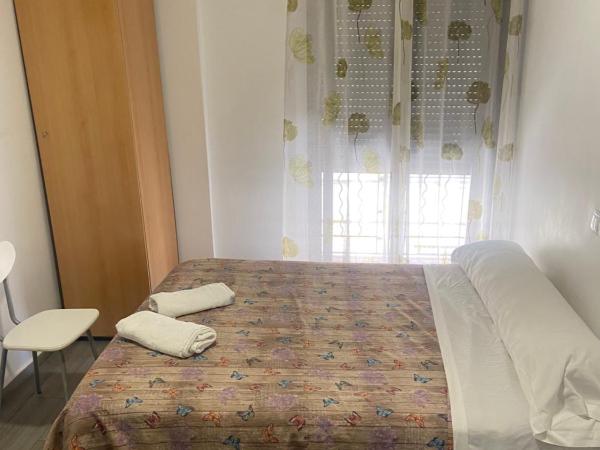 Pensión LF- Myla No Fumadores - Sin Ascensor : photo 3 de la chambre chambre double avec balcon et salle de bains commune