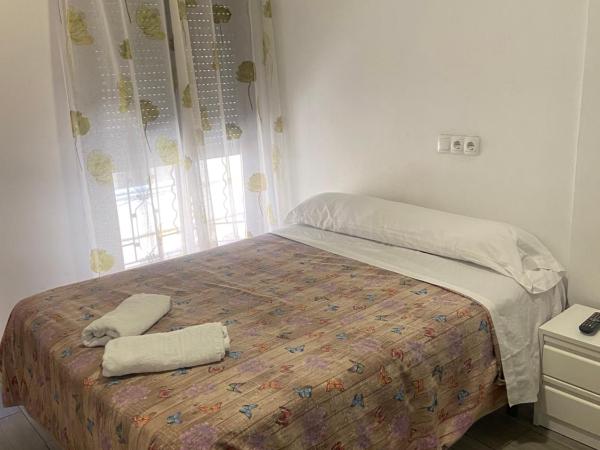 Pensión LF- Myla No Fumadores - Sin Ascensor : photo 1 de la chambre chambre double avec balcon et salle de bains commune